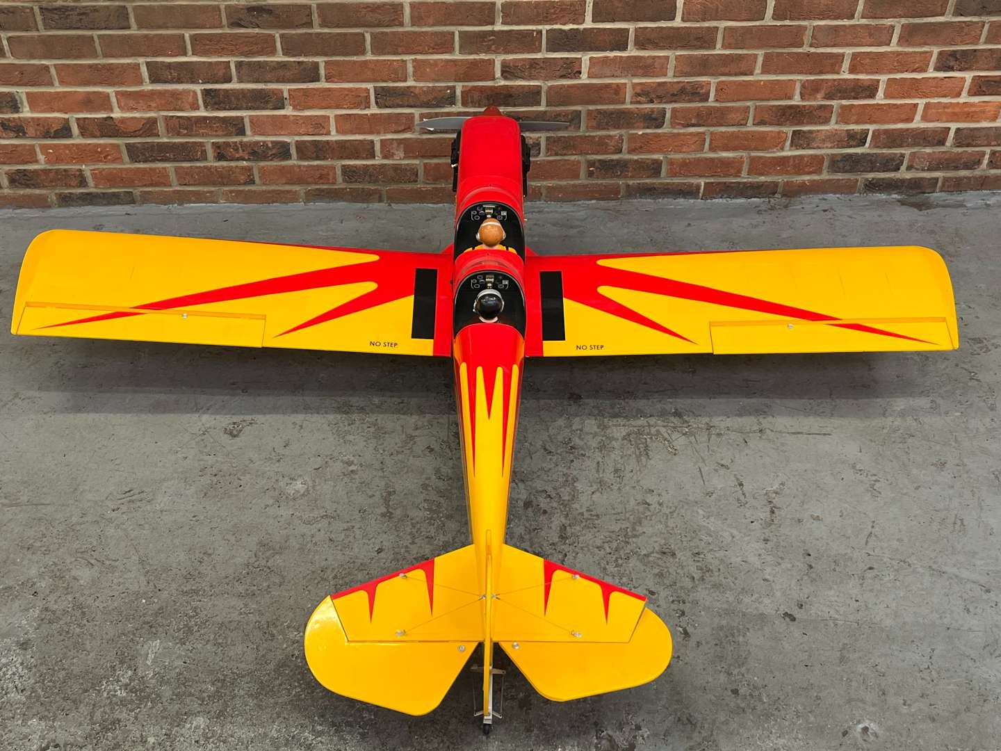 <p>Space Walker II Remote Controlled Aeroplane&nbsp;</p>