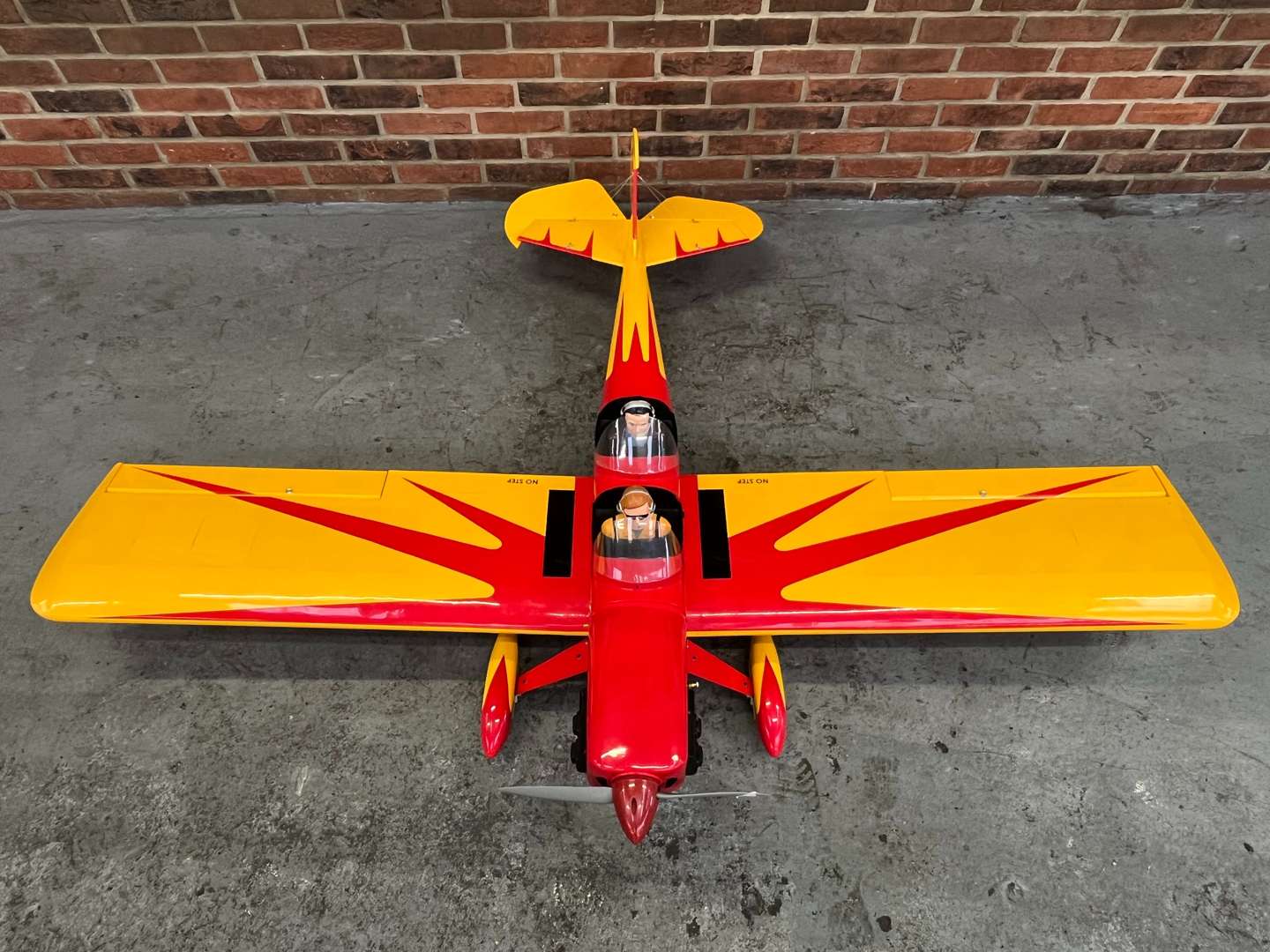 <p>Space Walker II Remote Controlled Aeroplane&nbsp;</p>