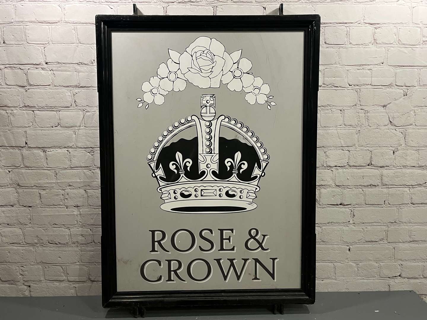<p>Rose & Crown Pub Sign</p>