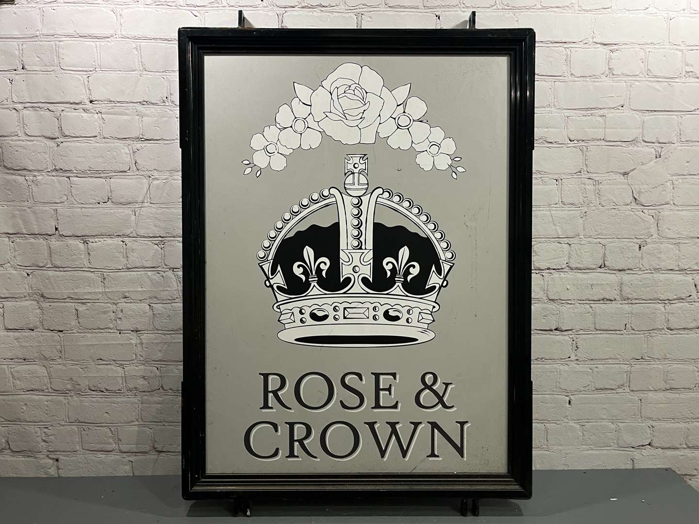 <p>Rose & Crown Pub Sign</p>