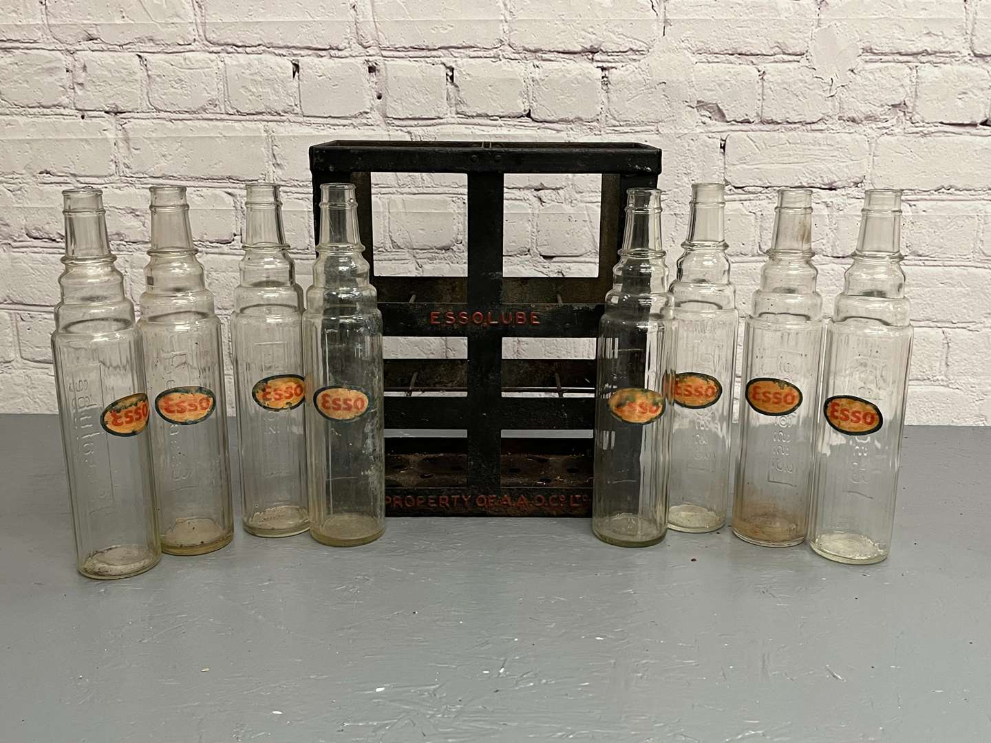 <p>Essolube Eight Bottled Crate and Bottles&nbsp;</p>