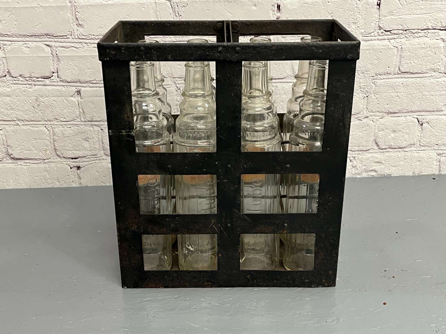 <p>Essolube Eight Bottled Crate and Bottles&nbsp;</p>