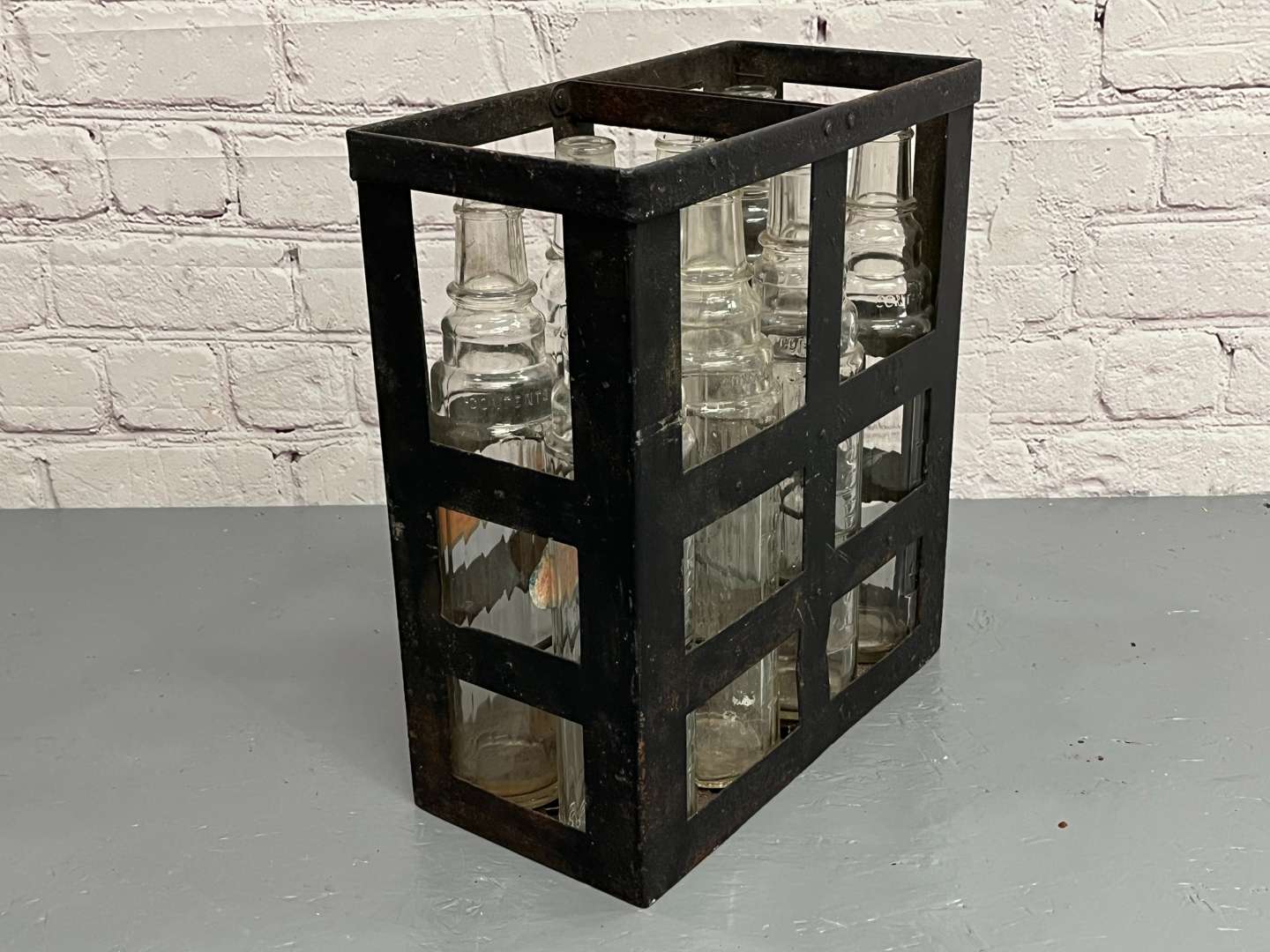 <p>Essolube Eight Bottled Crate and Bottles&nbsp;</p>