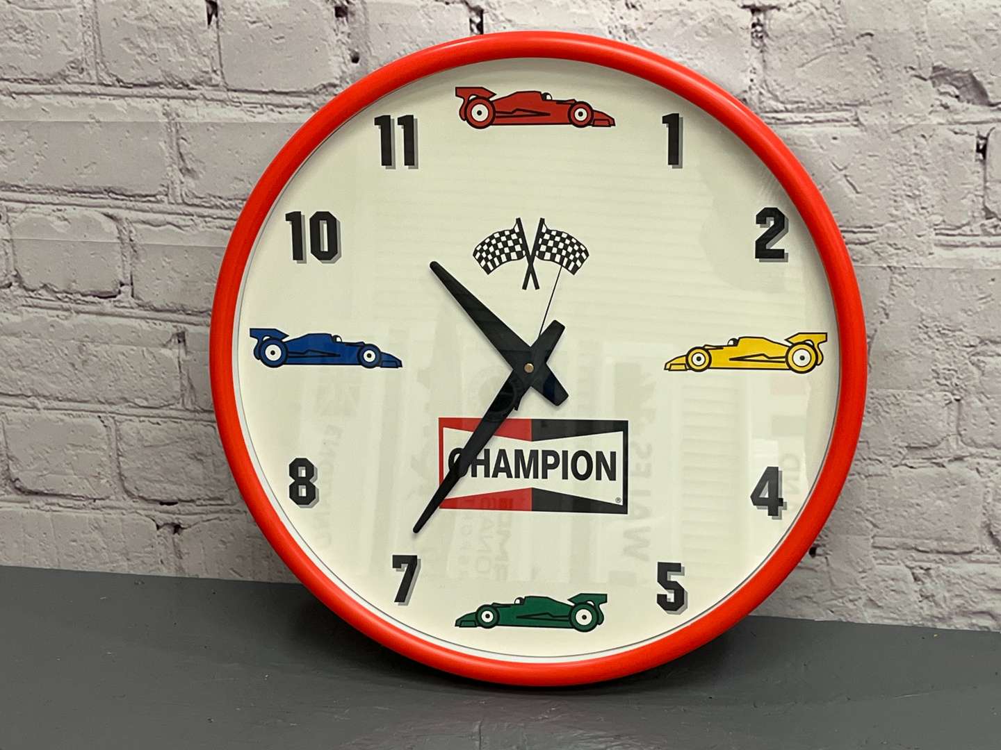 <p>Champion Plastic Circular Wall Clock</p>