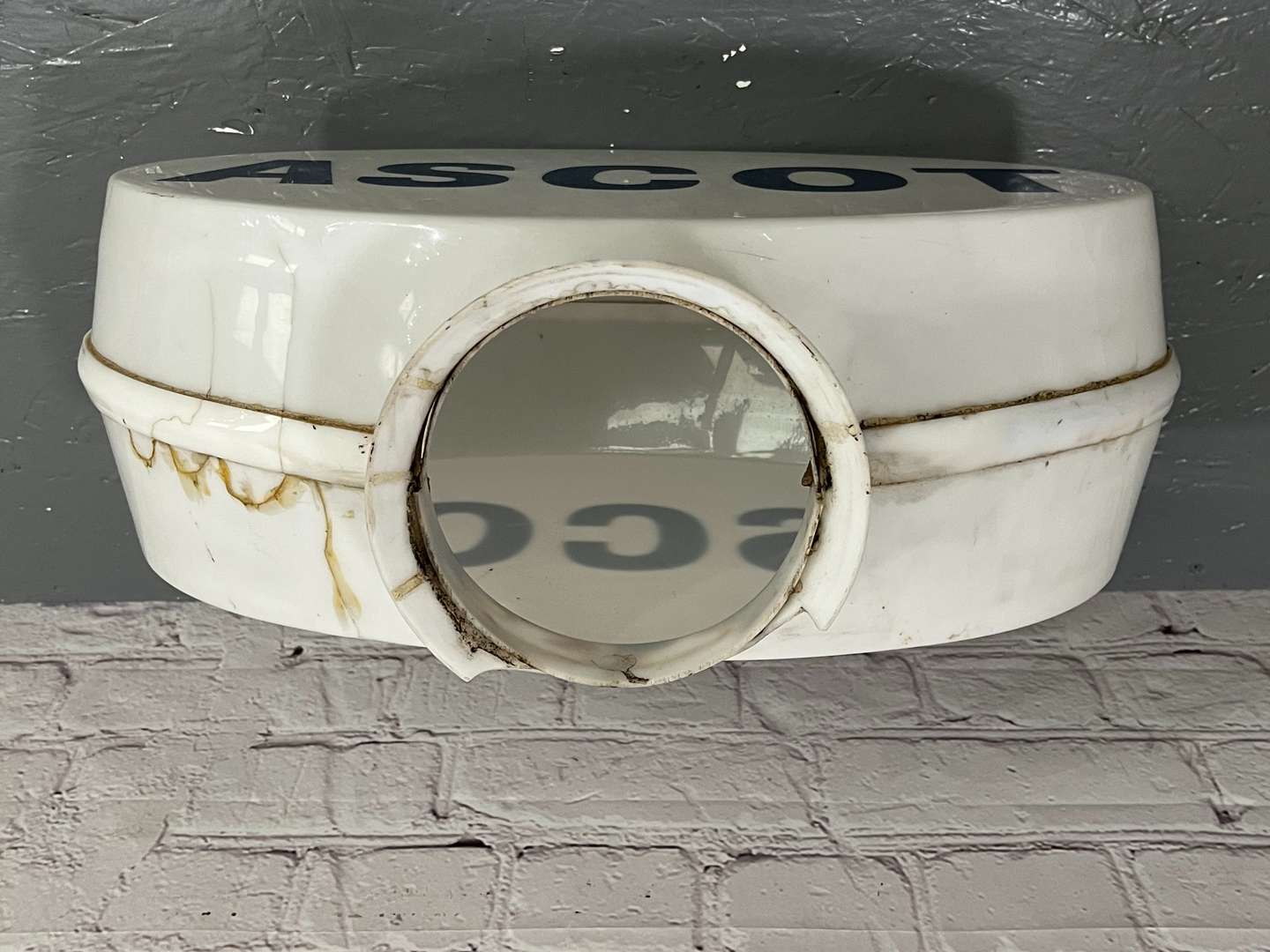 <p>Ascot Original Plastic Petrol Globe&nbsp;</p>