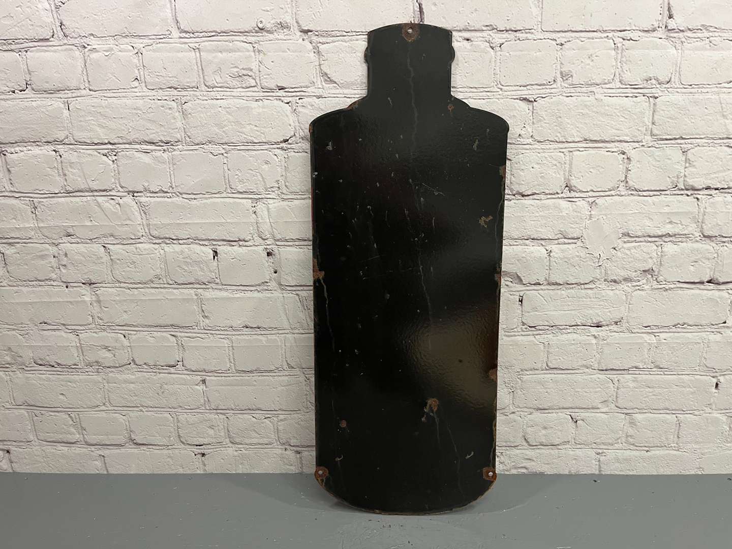 <p>Gargoyle “Mobiloil BB” Canister Enamel Sign&nbsp;</p>