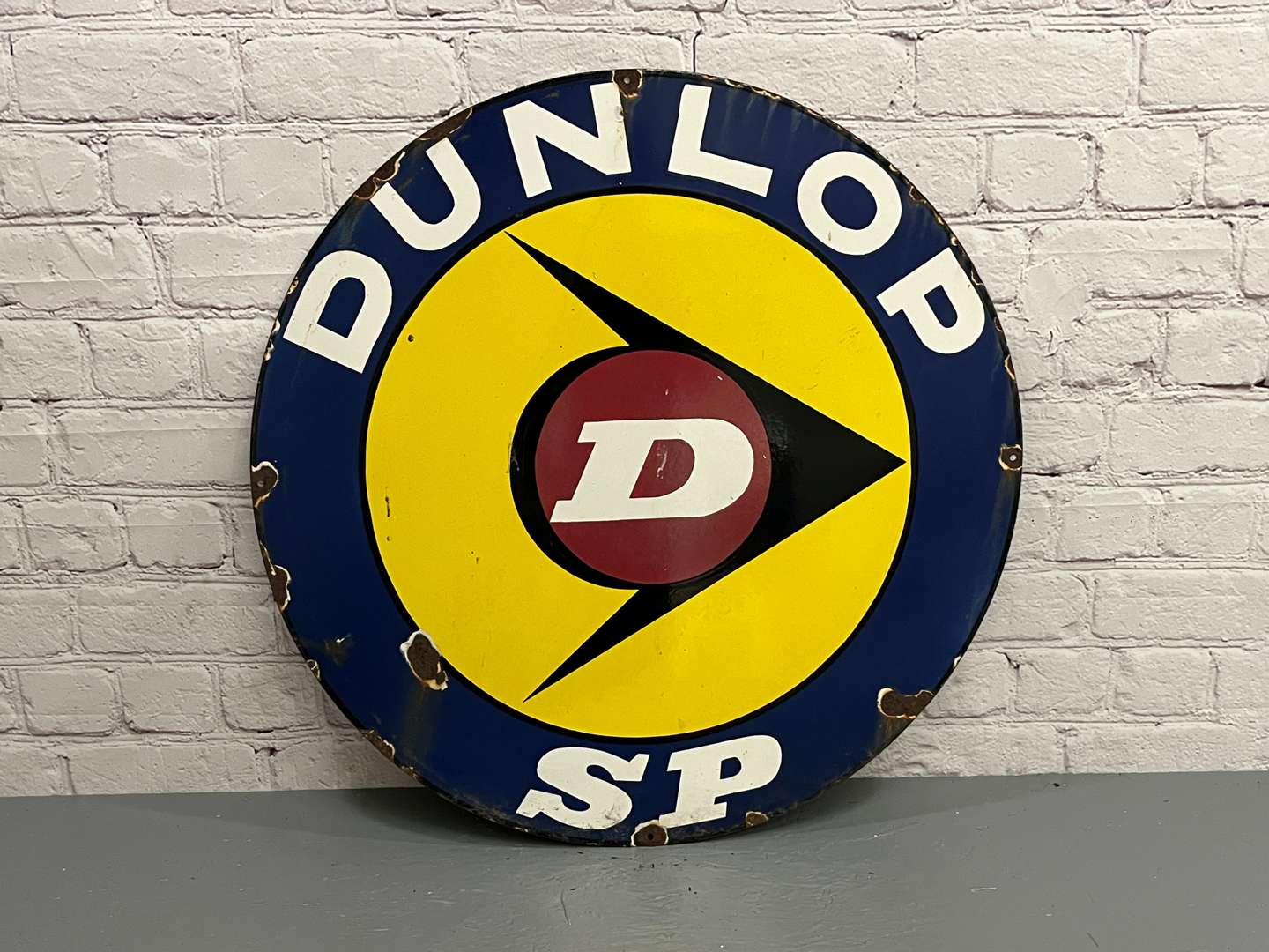 <p>Dunlop SP Enamel Circular Sign&nbsp;</p>