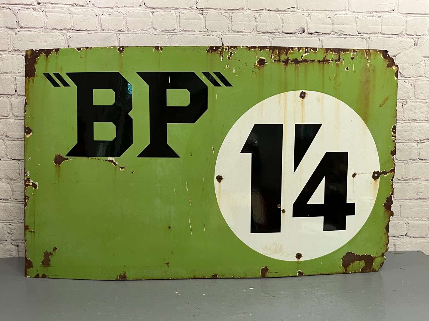 <p>BP ¼ Large Enamel Sign</p>