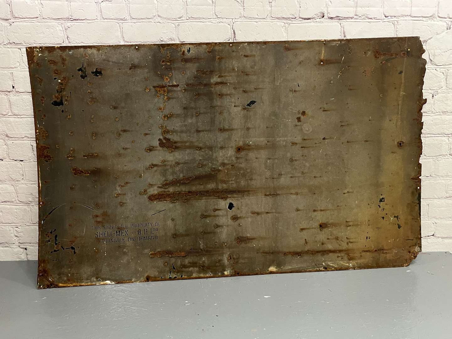 <p>BP ¼ Large Enamel Sign</p>