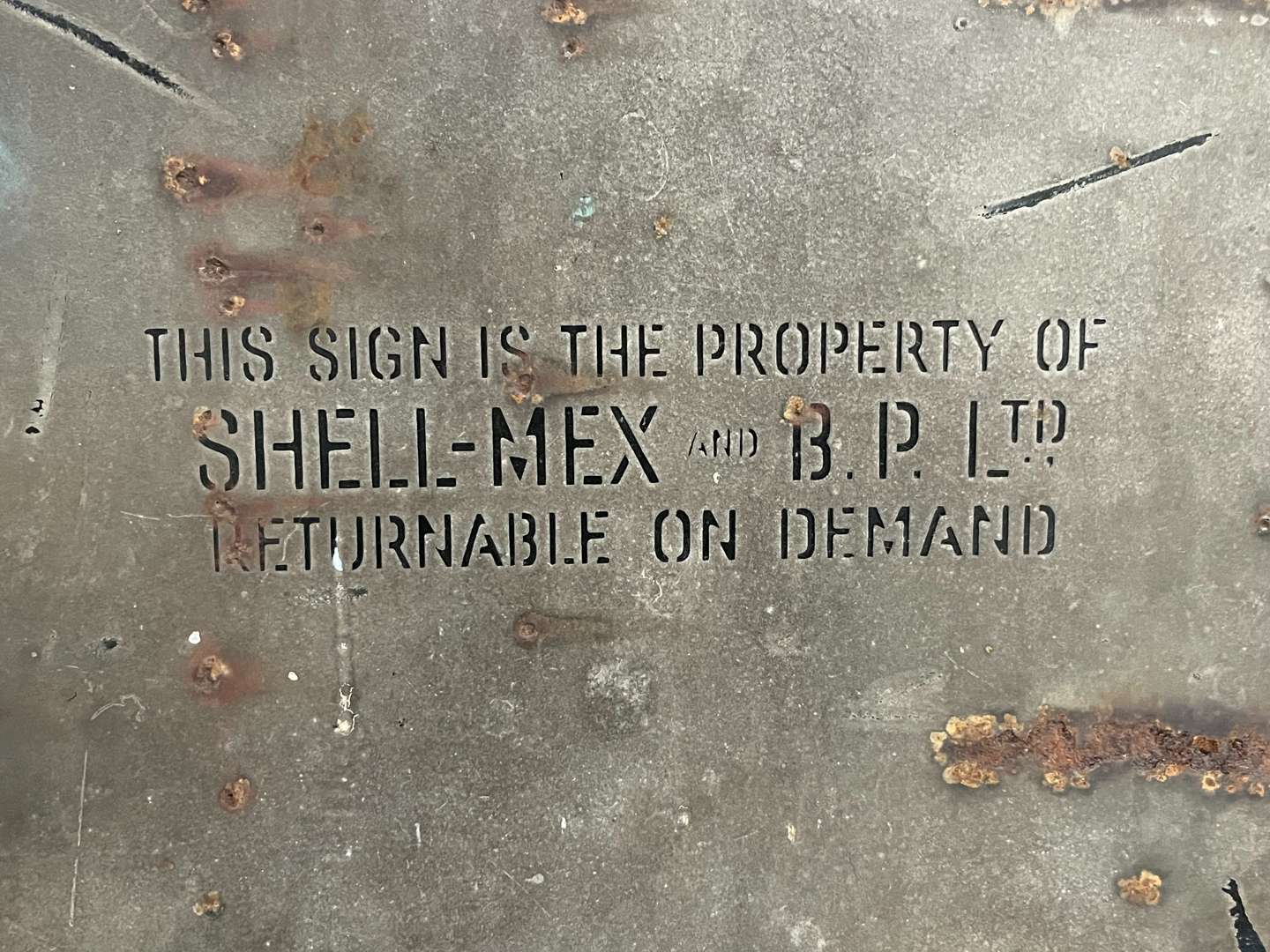 <p>BP ¼ Large Enamel Sign</p>