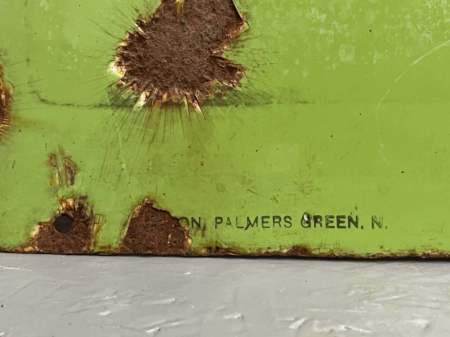 <p>BP ¼ Large Enamel Sign</p>