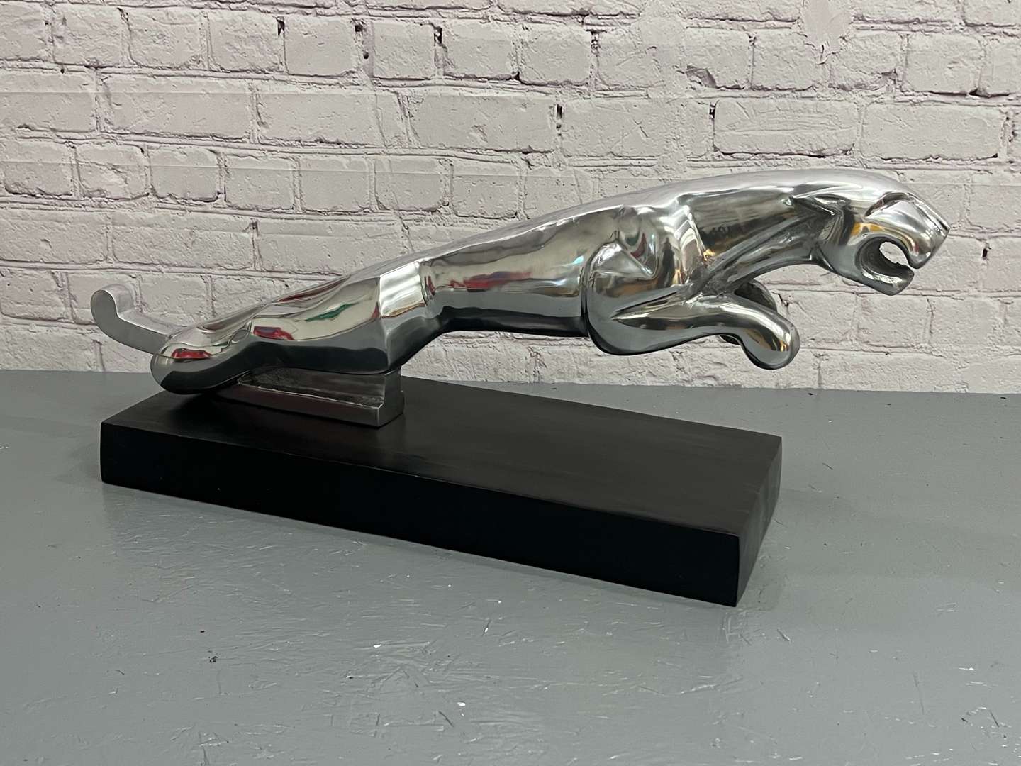 <p>Large Jaguar Aluminium Showroom Mascot &nbsp;</p>