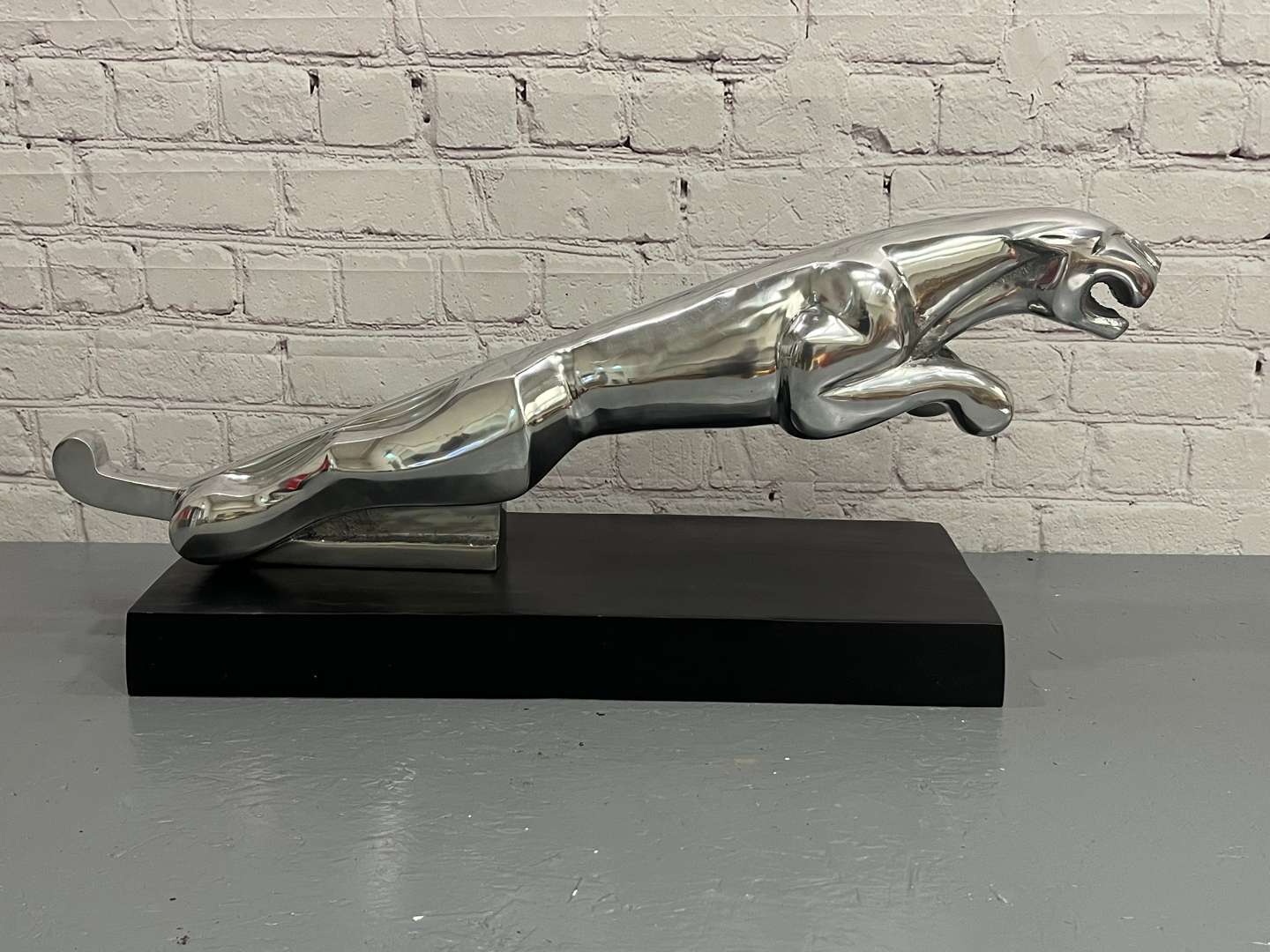 <p>Large Jaguar Aluminium Showroom Mascot &nbsp;</p>