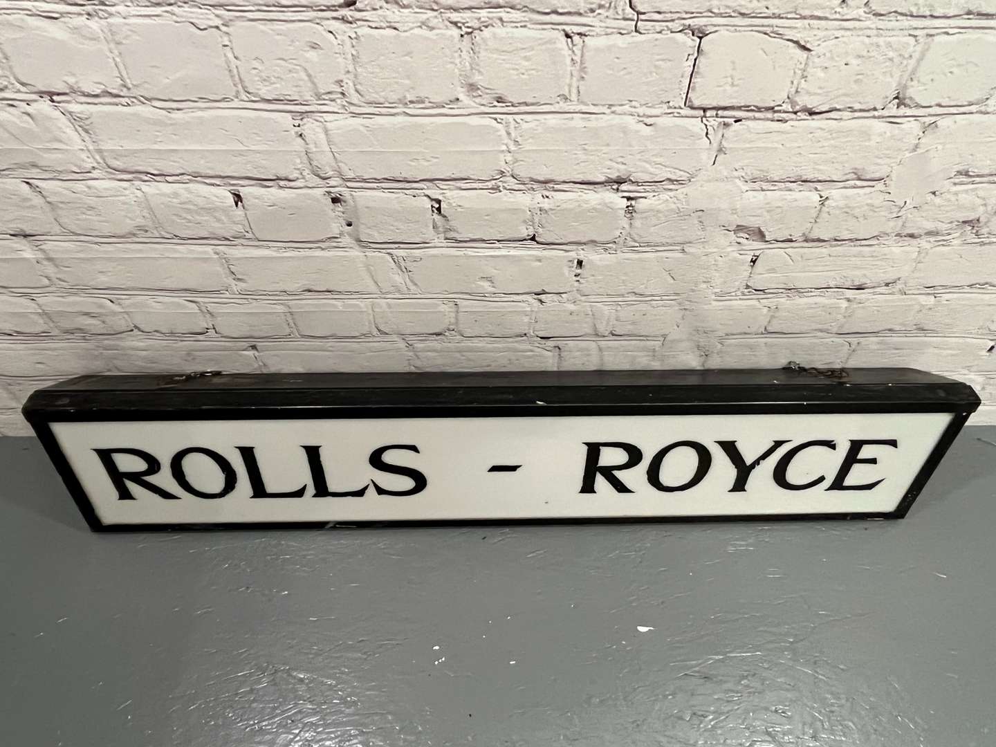 <p>Rolls Royce Illuminated Sign</p>