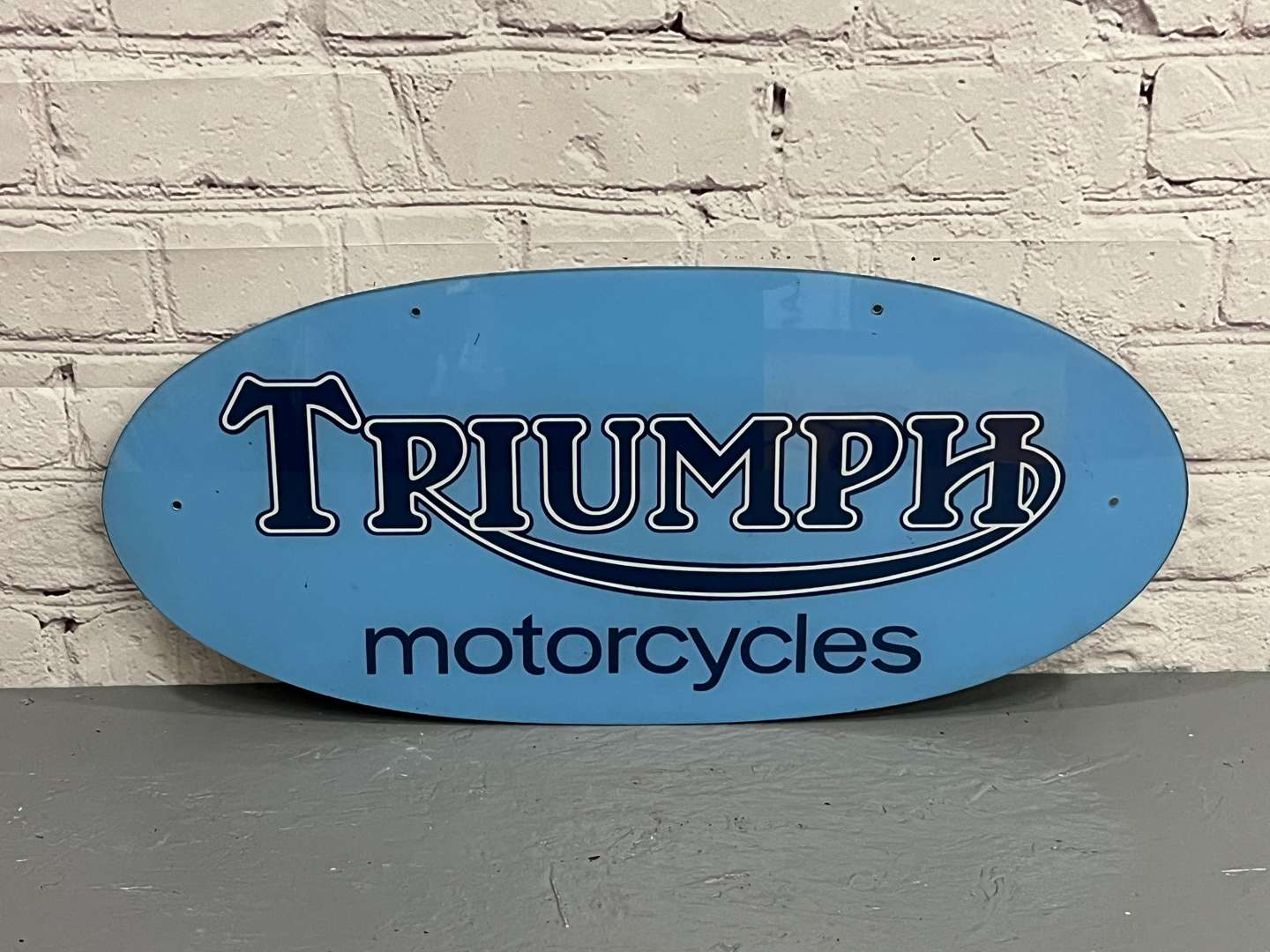<p>Triumph Motorcycles Original Dealer Perspex Oval Sign</p>