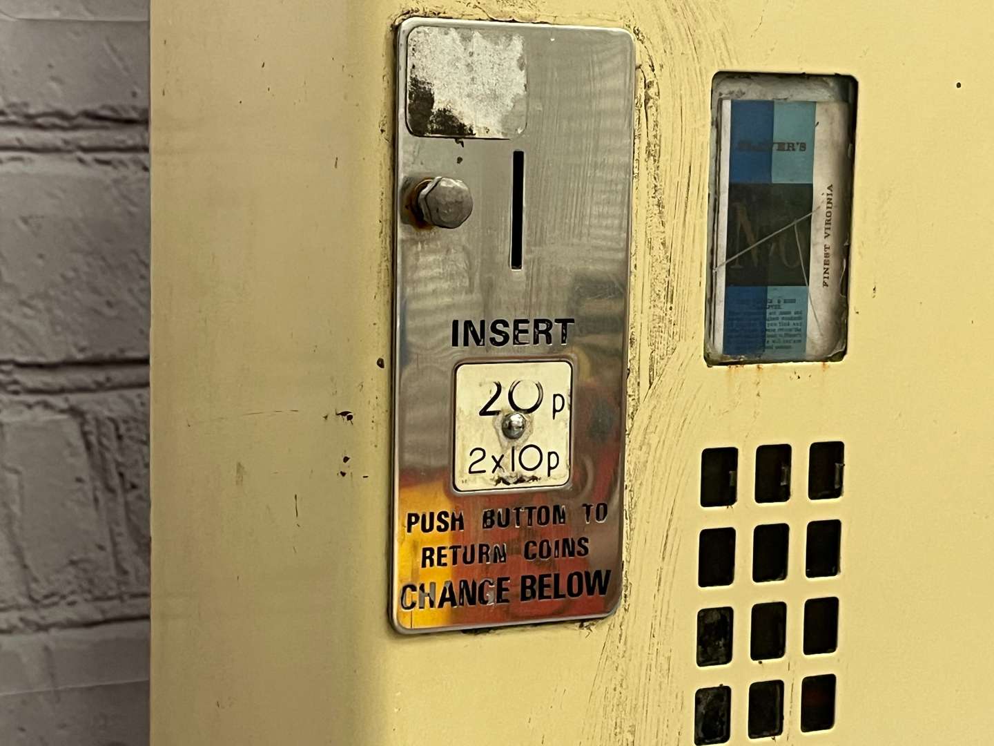 <p>Players Cigarette Dispensing Machine 1970/80's&nbsp;</p>