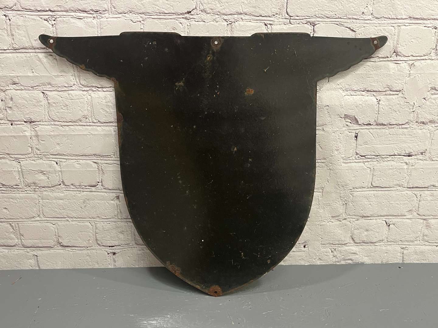 <p>B.A.R.C Brooklands Enamel Emblem Sign</p>