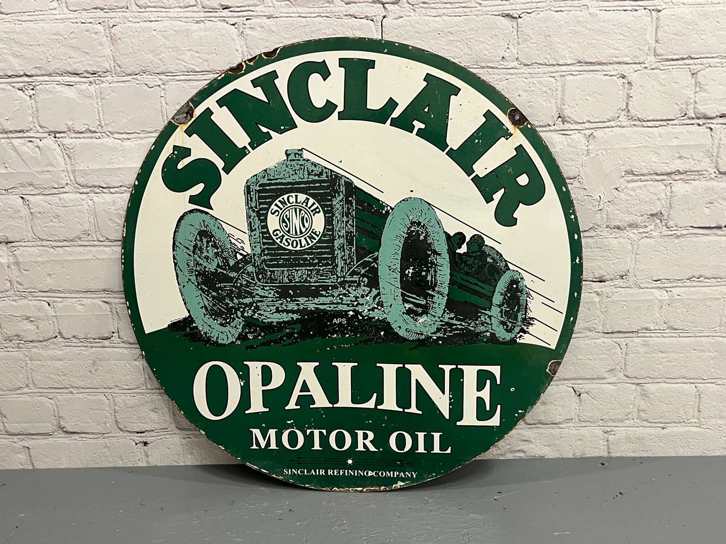 <p>Sinclair Opaline Motor Oil Circular Enamel Sign</p>