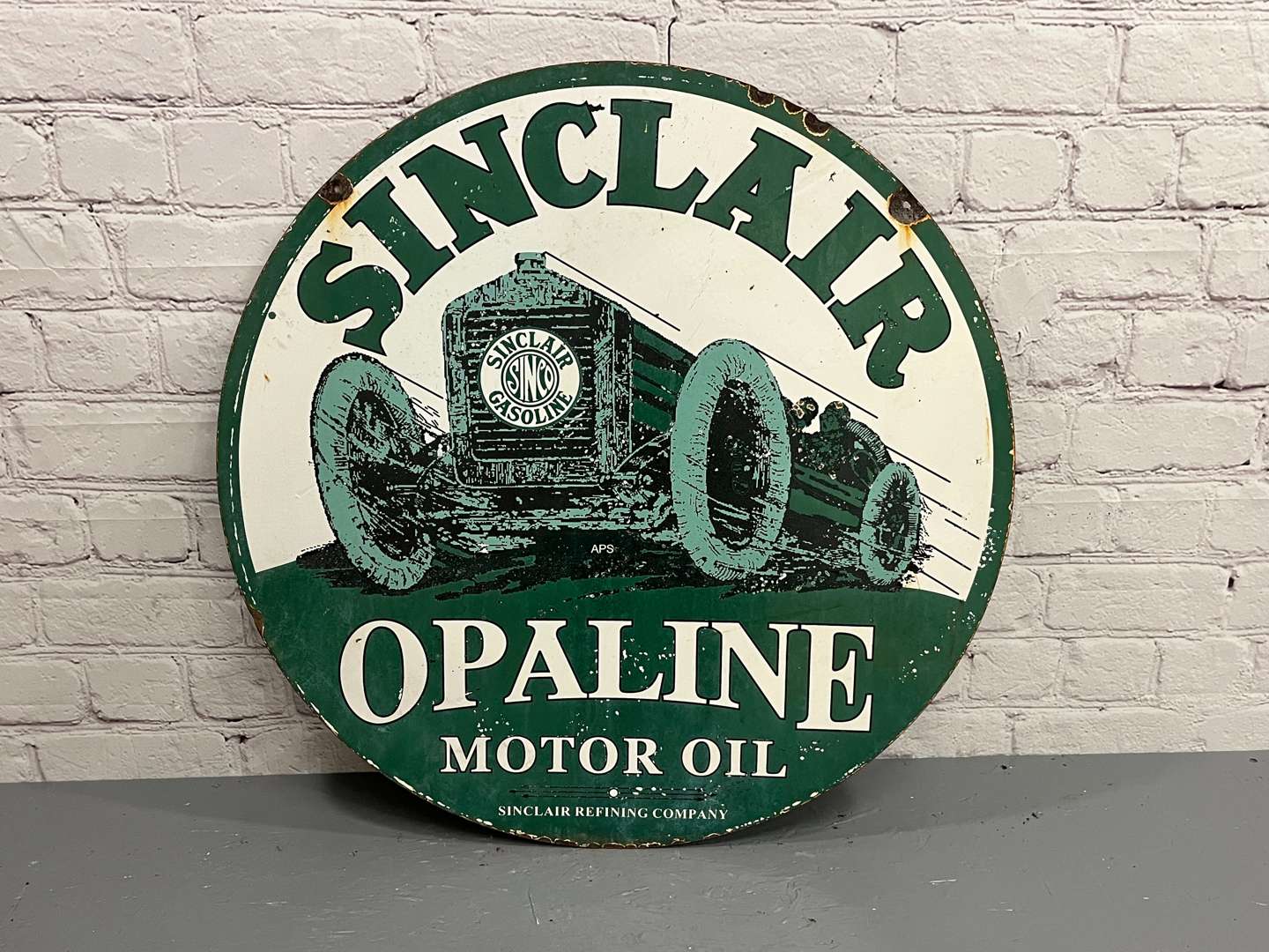 <p>Sinclair Opaline Motor Oil Circular Enamel Sign</p>