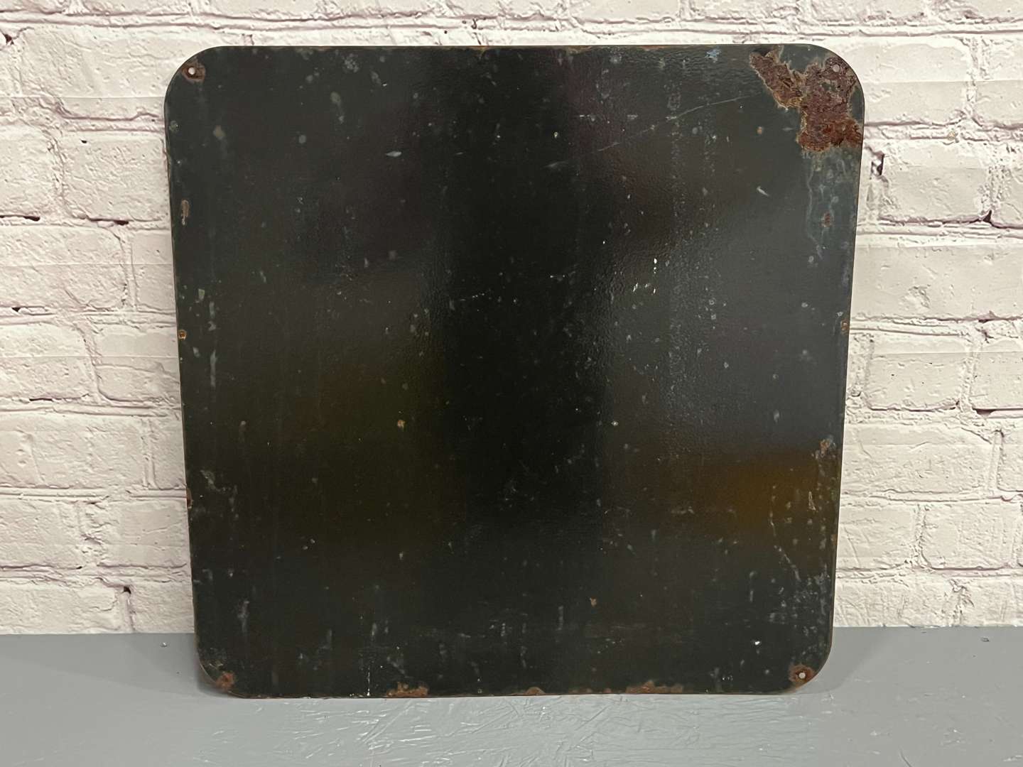 <p>Clean Restrooms Enamel Sign</p>