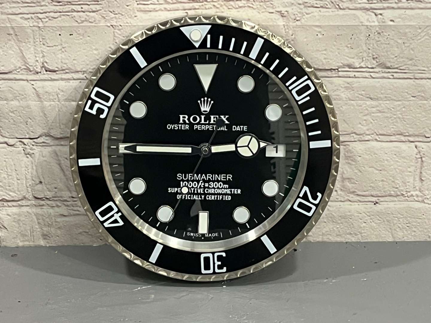 <p>Rolex Submariner Modern Metal Wall Clock&nbsp;</p>