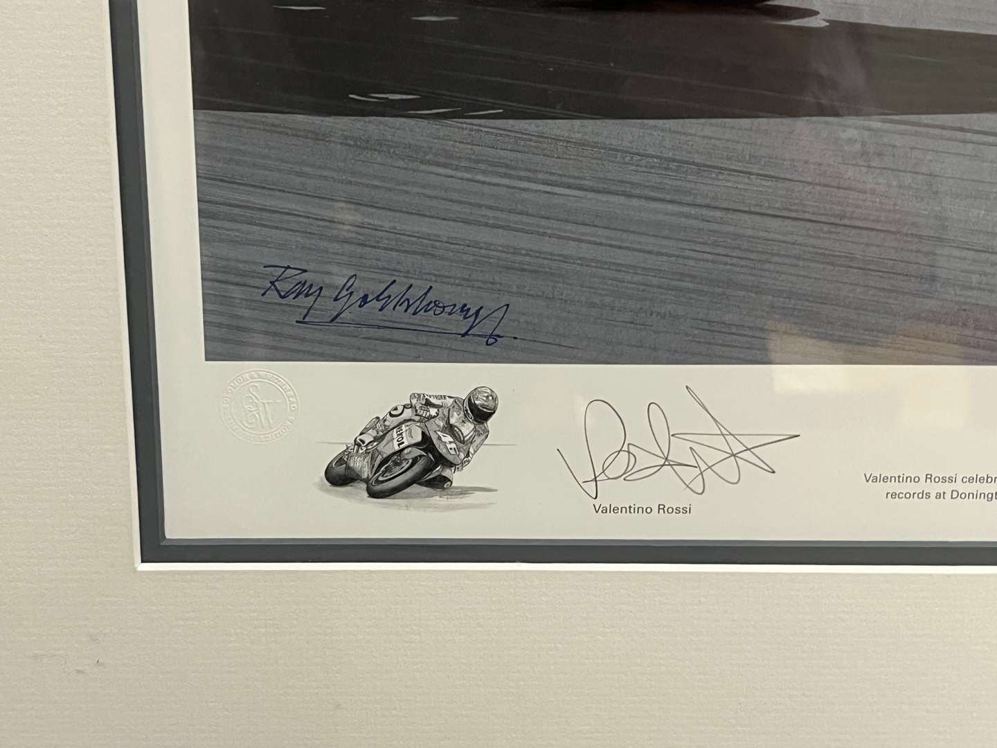 <p>Rossi Reigns Supreme, By Ray Goldsbrough 144/500 Limited Edition Print &nbsp;Signed By Rossi</p>