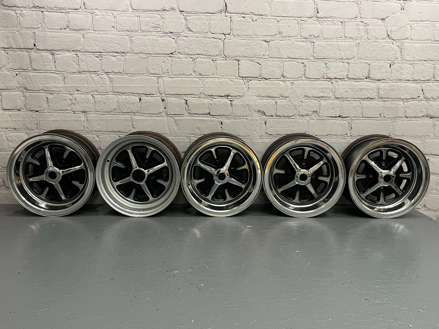 <p>Five Ford Steel Wheels and Four Embellishers&nbsp;</p>