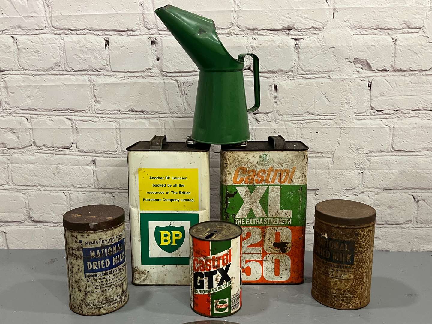 <p>Mixed Of Oil Cans Etc</p>