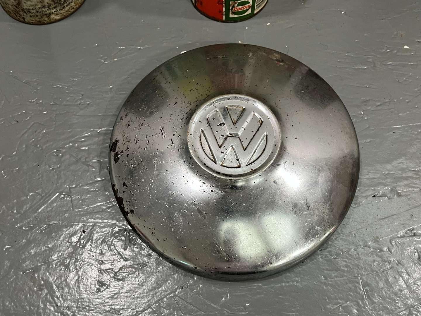 <p>Mixed Of Oil Cans Etc</p>