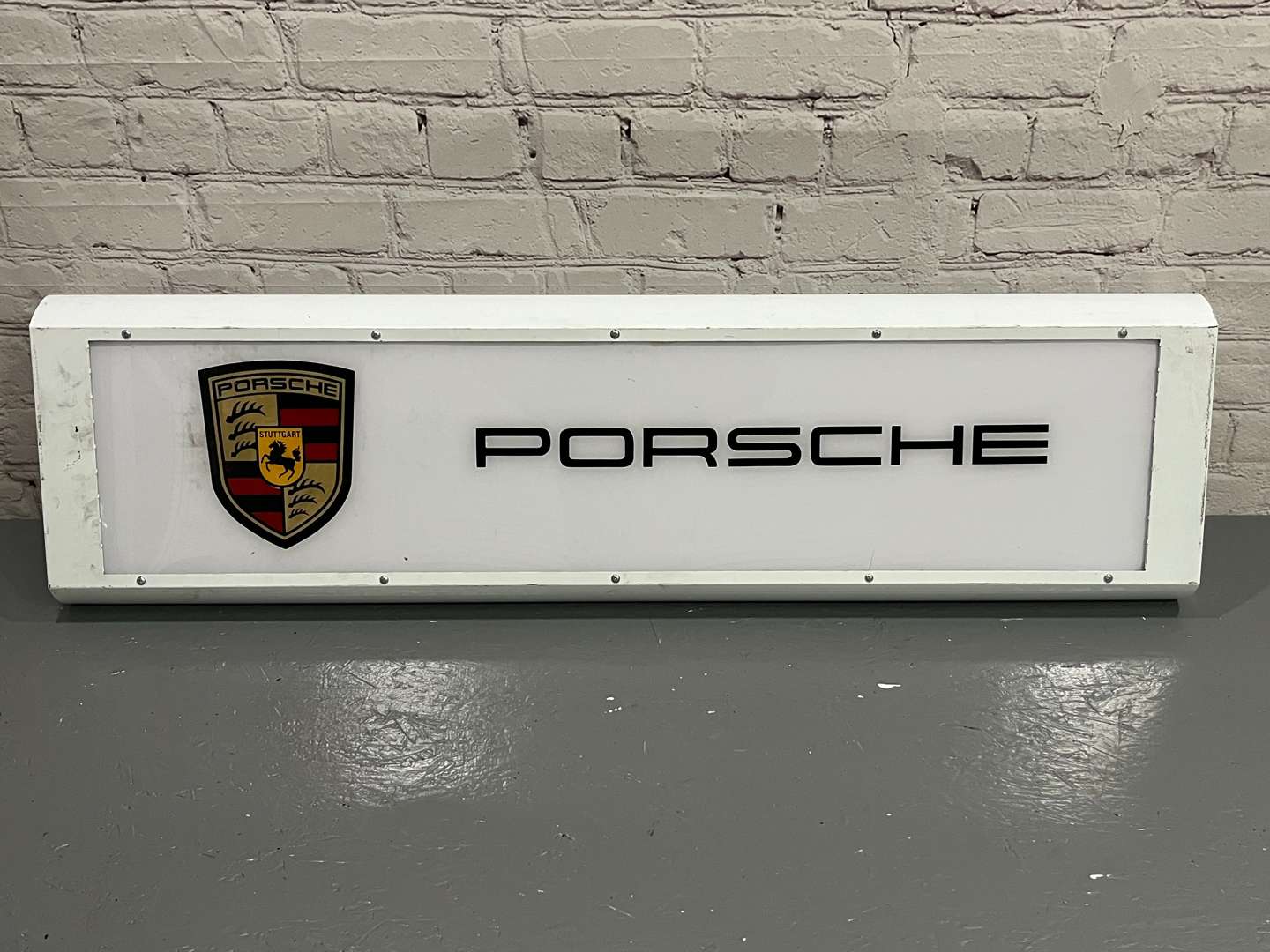 <p>Porsche Illuminated Sign&nbsp;</p>