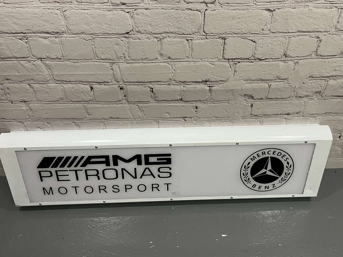 <p>Mercedes AMG Illuminated Sign&nbsp;</p>