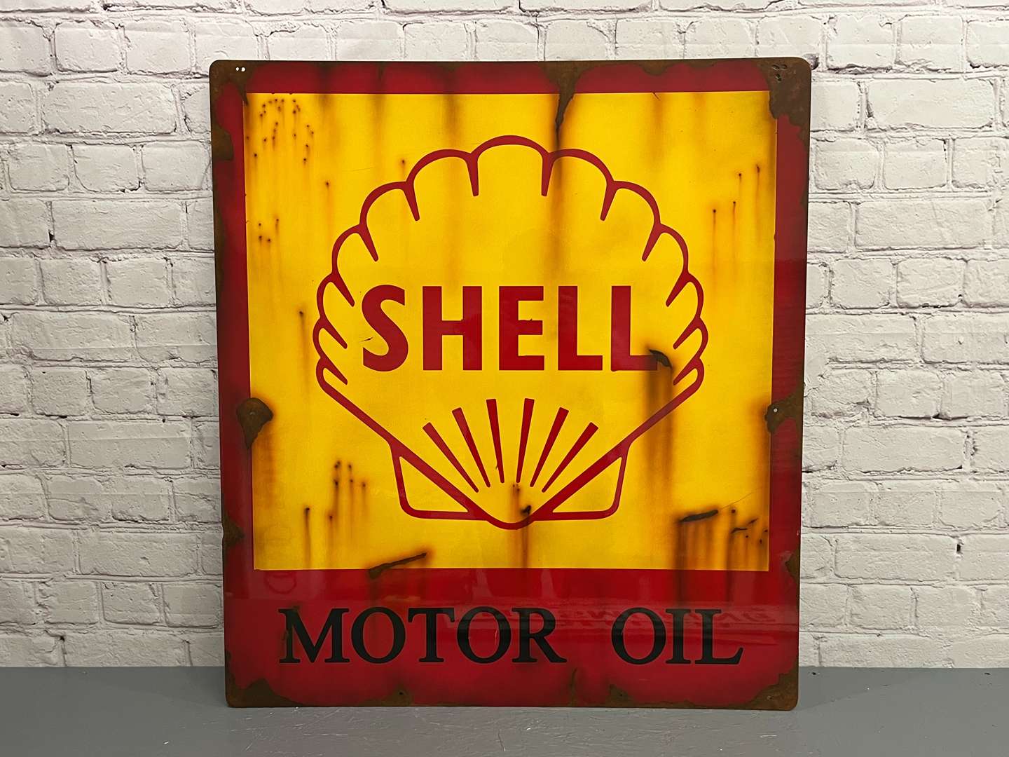 <p>Shell Motor Oil Sign on Metal Board&nbsp;</p>