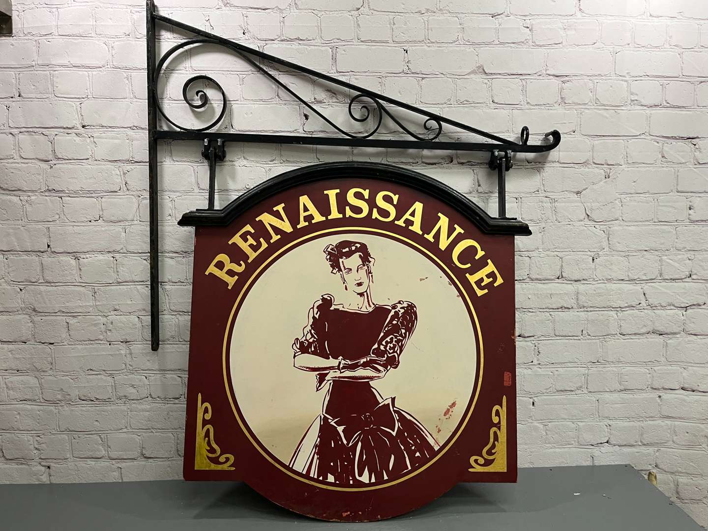 <p>Large Renaissance Hanging Pub Sign</p>