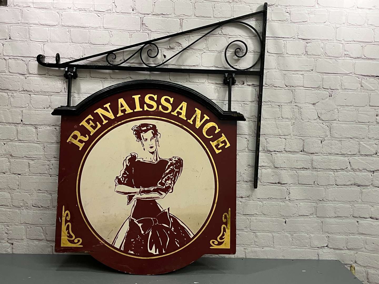 <p>Large Renaissance Hanging Pub Sign</p>