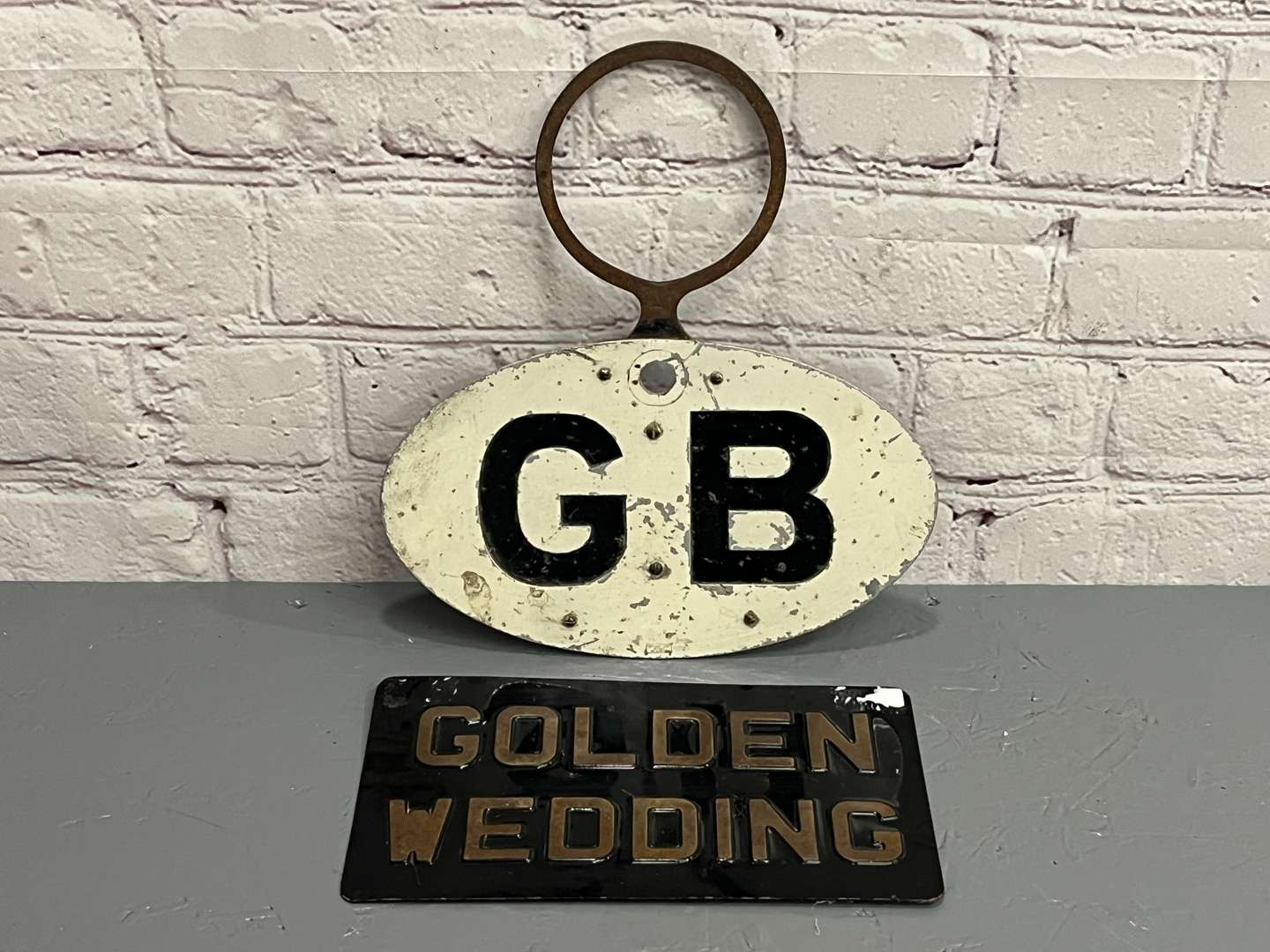 <p>Commercial GB Badge & Golden Wedding Pressed Metal Sign (2)</p>