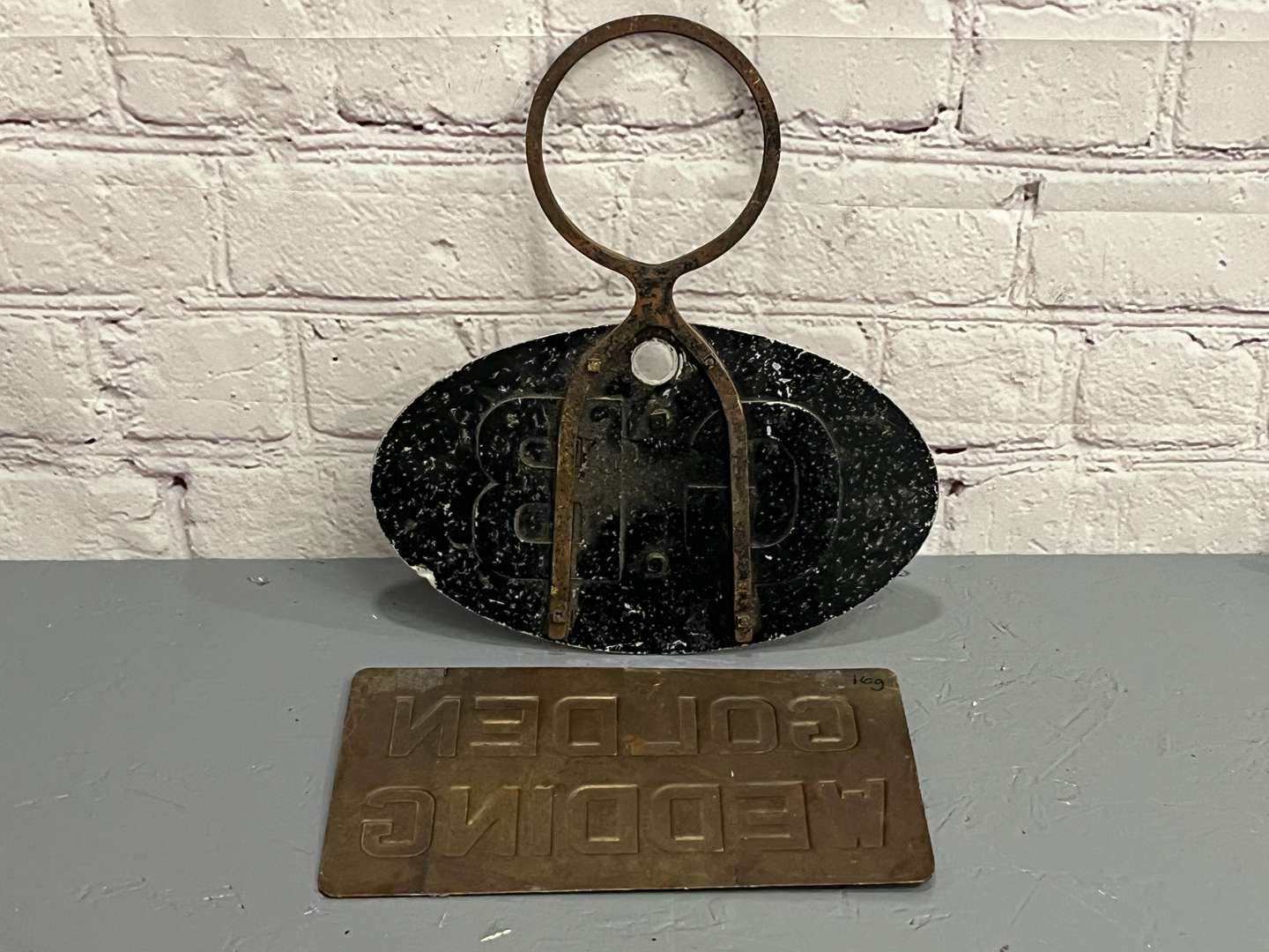 <p>Commercial GB Badge & Golden Wedding Pressed Metal Sign (2)</p>