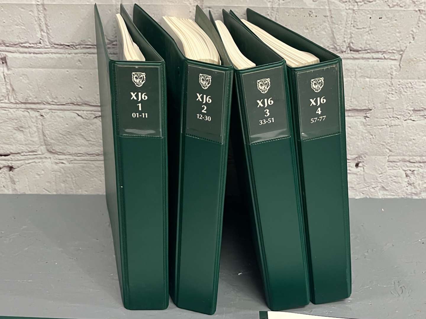 <p>Jaguar XJ6 Maintenance Manuals &nbsp;</p>