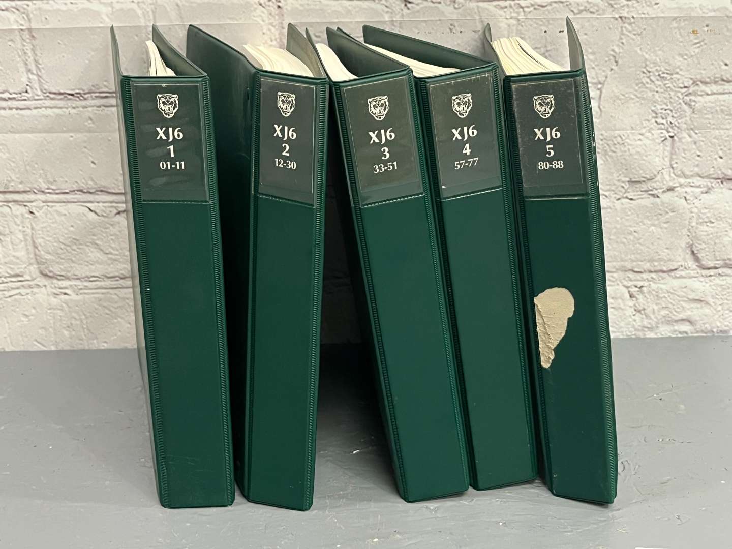 <p>Jaguar XJ6 Maintenance Manuals &nbsp;</p>