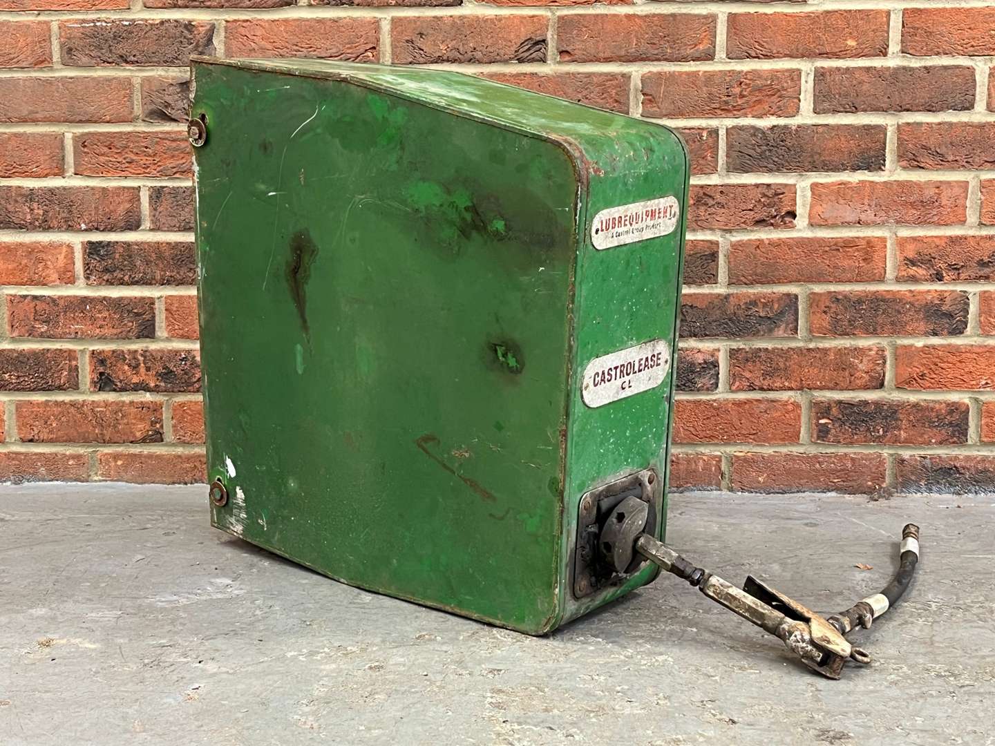 <p>Castrol Wall Mounted Grease Line</p>