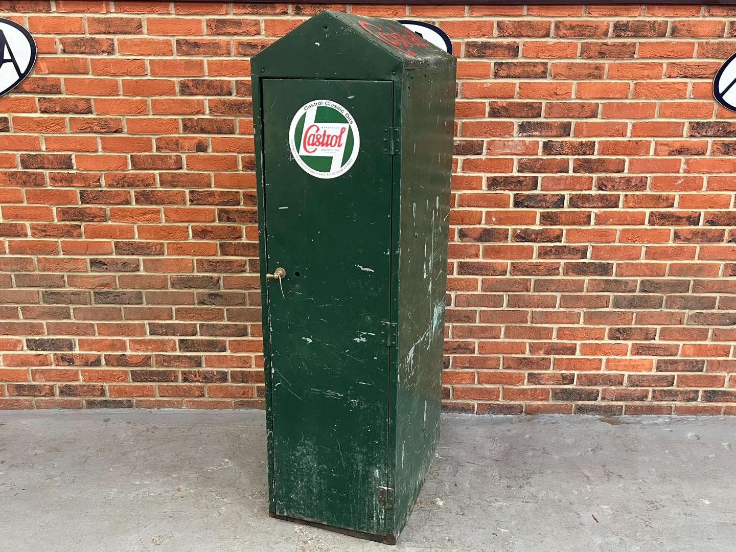 <p>Castrol Original Oil Cabinet</p>
