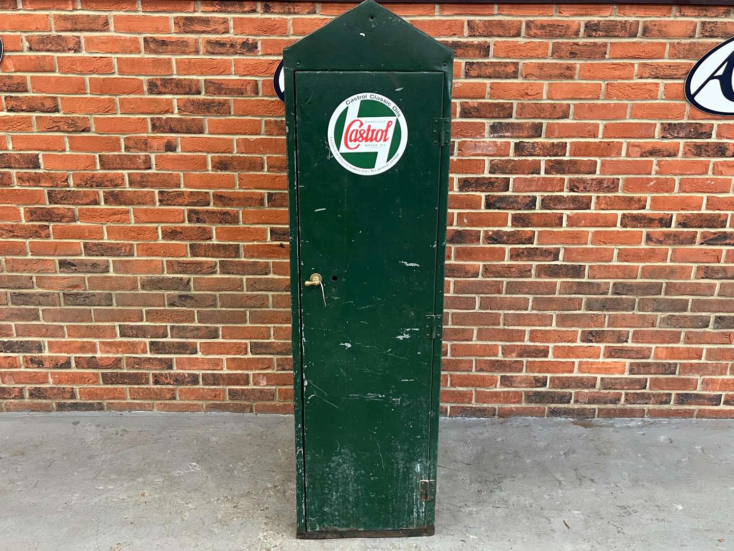 <p>Castrol Original Oil Cabinet</p>