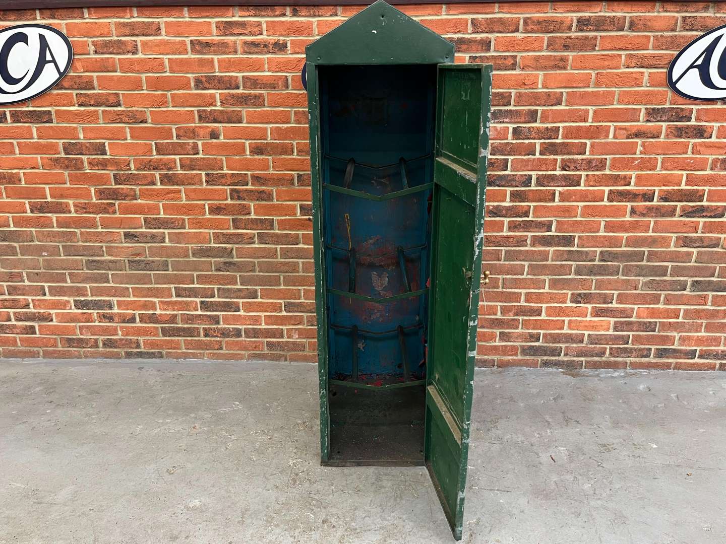 <p>Castrol Original Oil Cabinet</p>