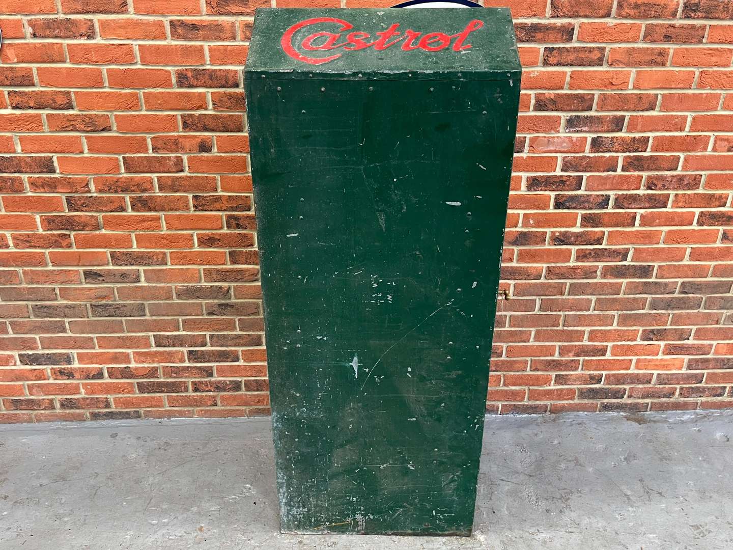 <p>Castrol Original Oil Cabinet</p>