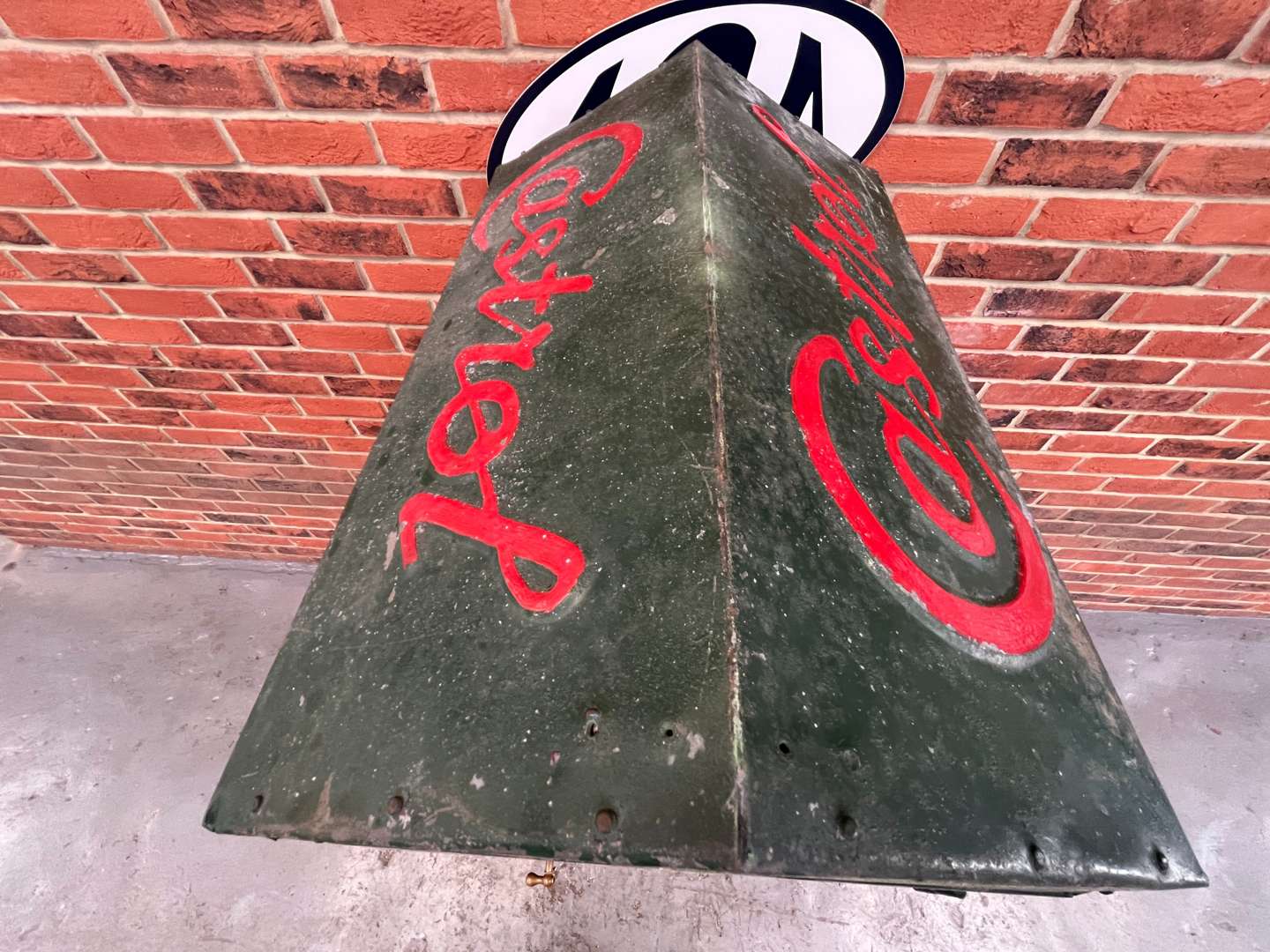 <p>Castrol Original Oil Cabinet</p>