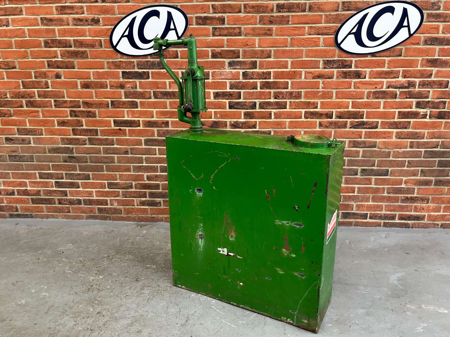 <p>Castrol Oil Tank</p>