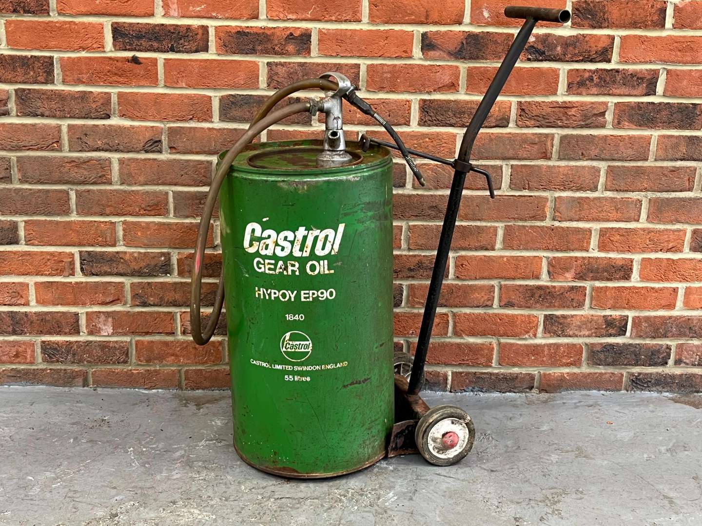 <p>Castrol Gear Oil Trolley&nbsp;</p>