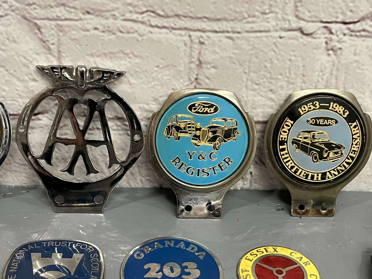 <p>Quantity Classic Car Badges</p>