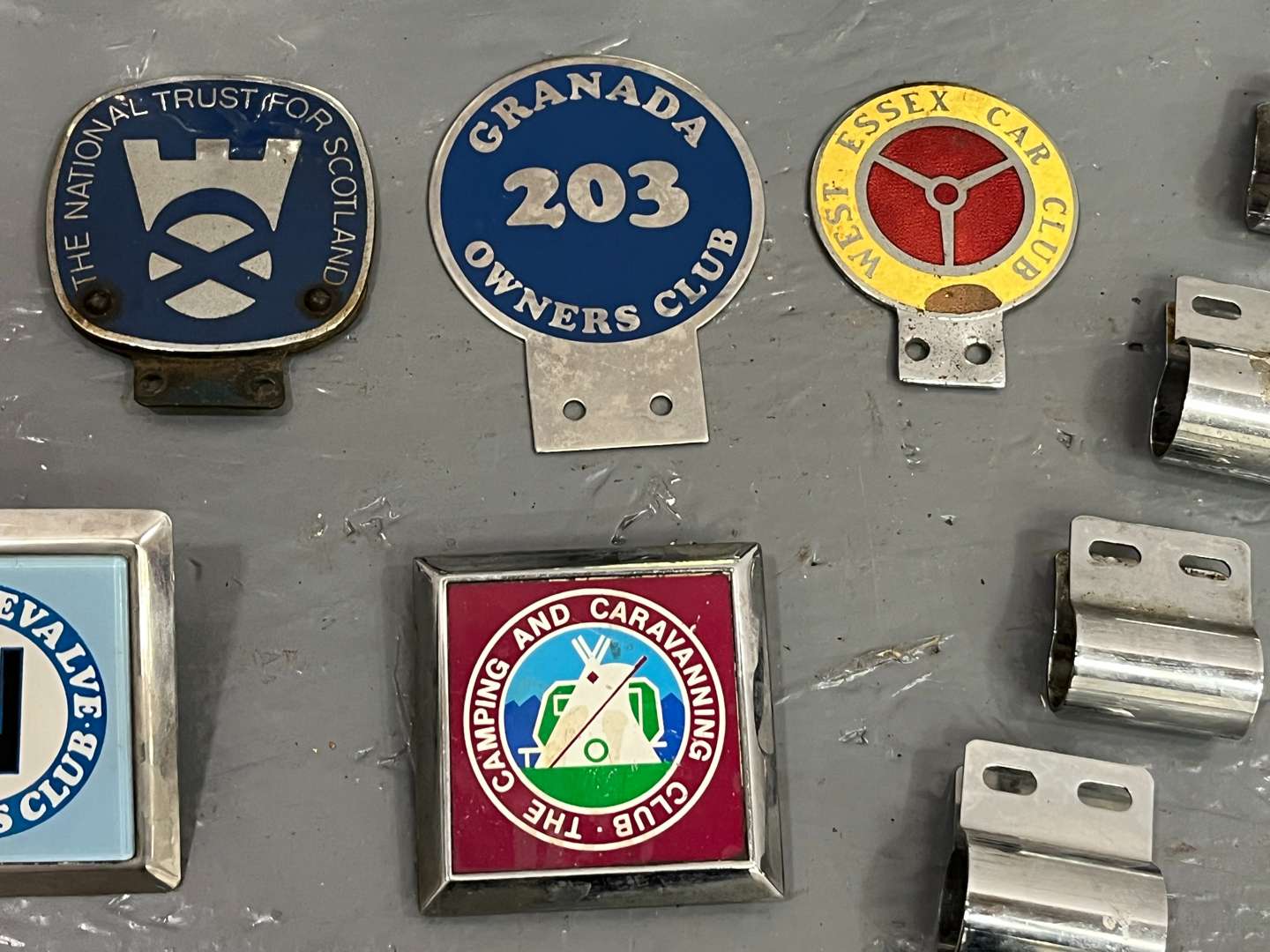 <p>Quantity Classic Car Badges</p>