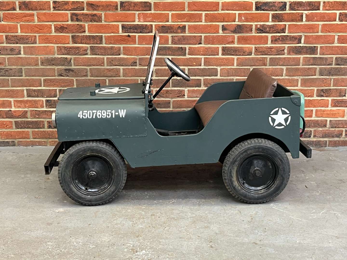 <p>Toylander 12V Willys Childs Jeep</p>