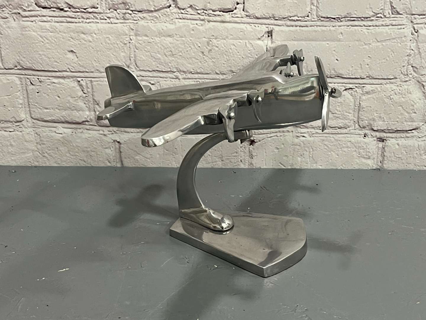 <p>Model Aeroplane Aluminium Desk Display</p>